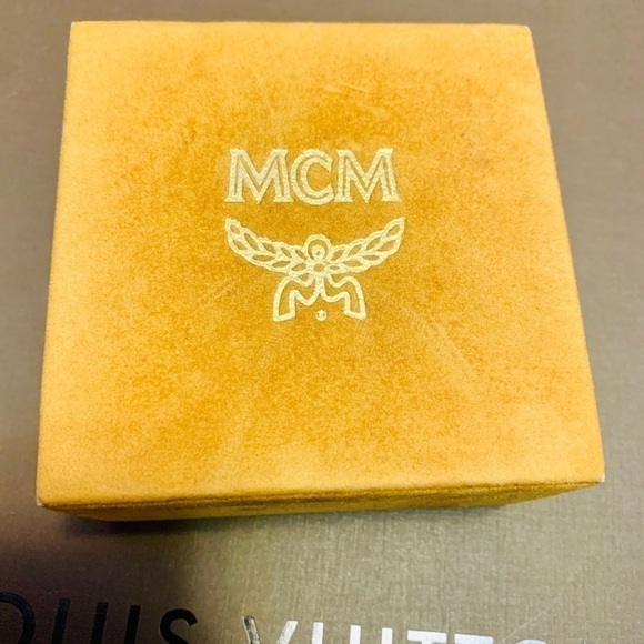 authentic MCM ladies watch in silver tone - Picture 2 of 8